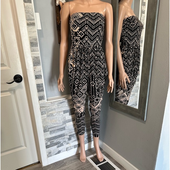 🔥 Strapless Jumpsuit - Picture 1 of 9